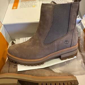 Never worn timberland Chelsea taupe nubuck